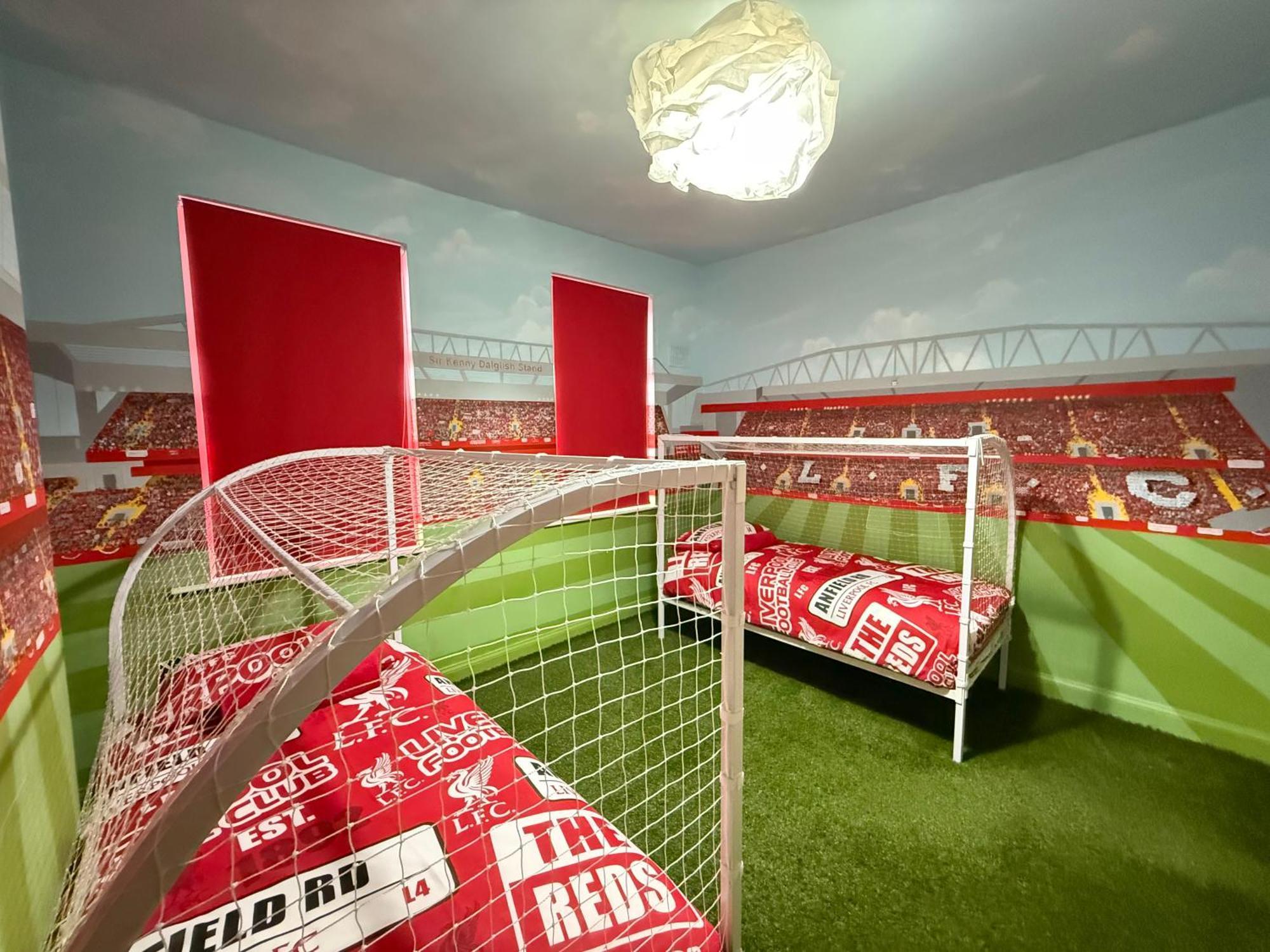 הוילה ליברפול Anfield Abode - Entire Lfc Themed House מראה חיצוני תמונה