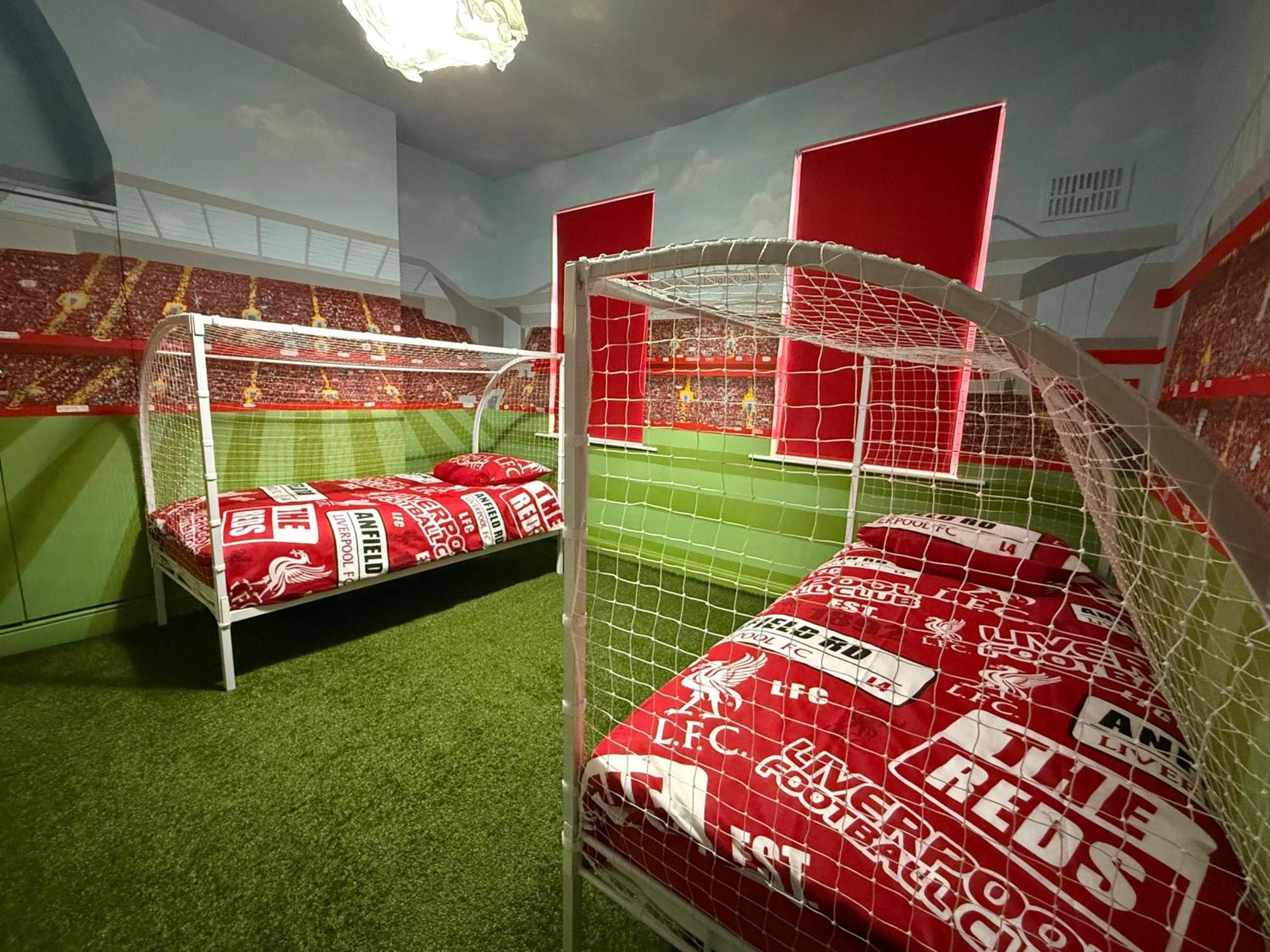 הוילה ליברפול Anfield Abode - Entire Lfc Themed House מראה חיצוני תמונה