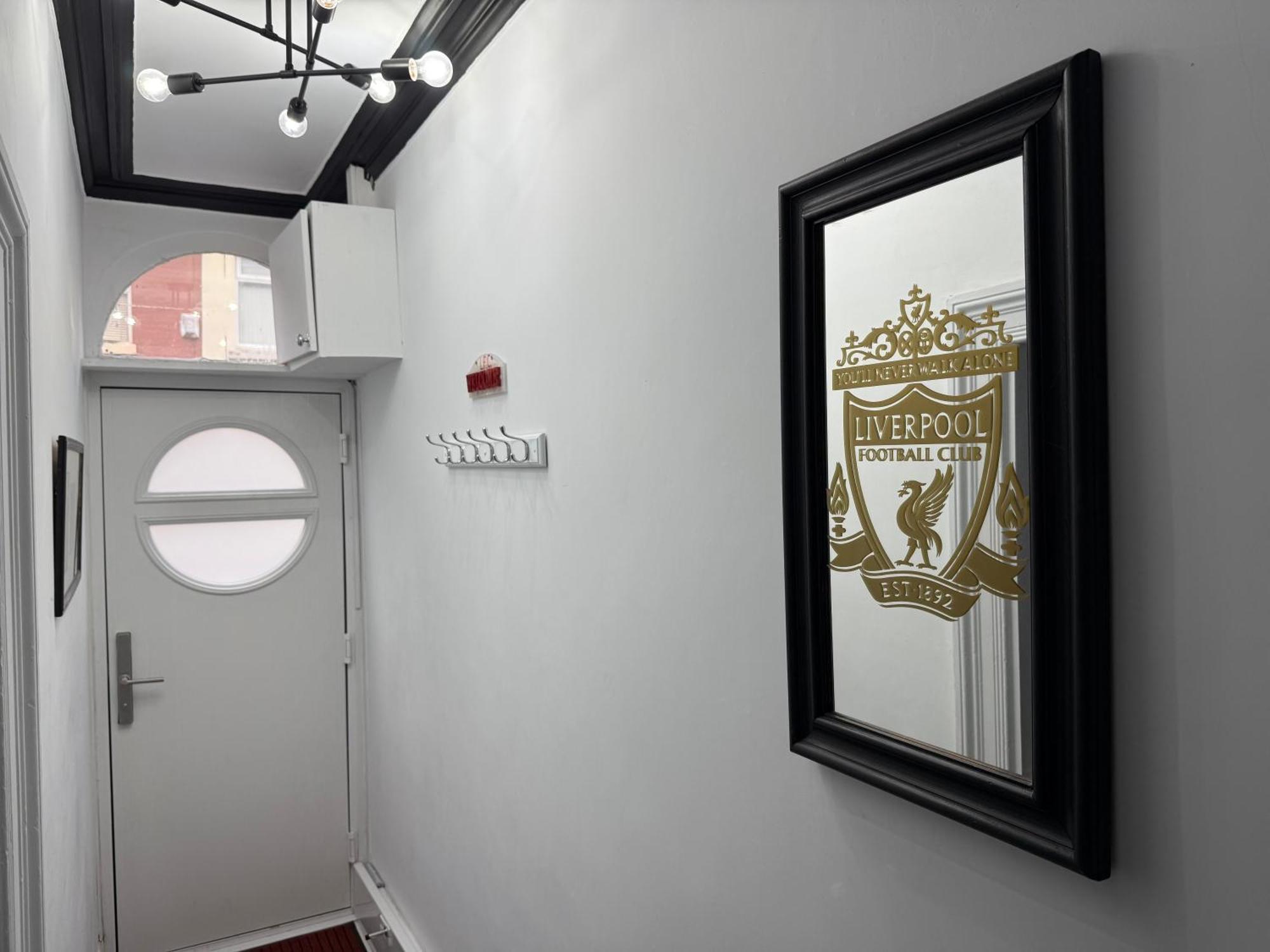 הוילה ליברפול Anfield Abode - Entire Lfc Themed House מראה חיצוני תמונה