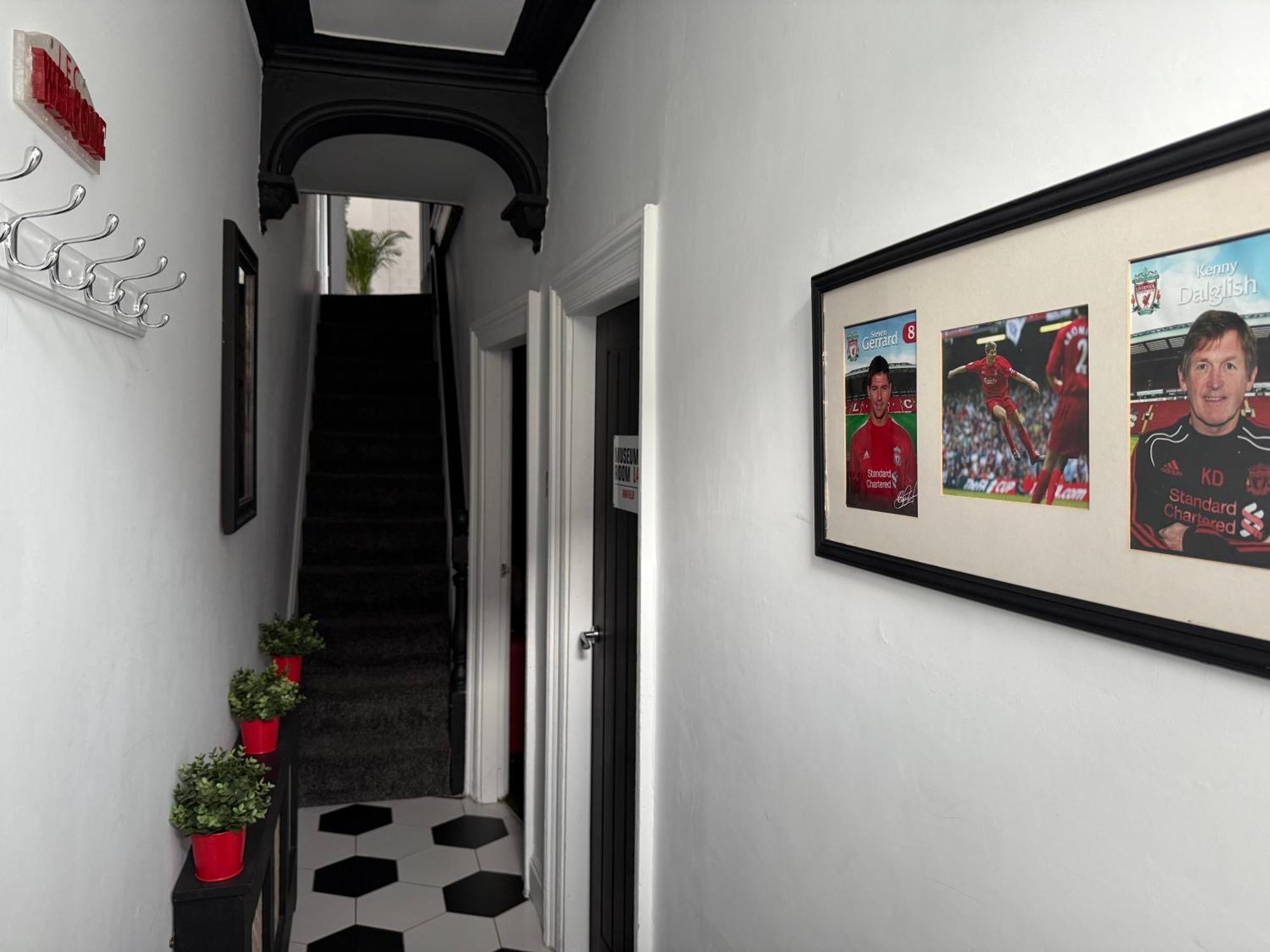 הוילה ליברפול Anfield Abode - Entire Lfc Themed House מראה חיצוני תמונה