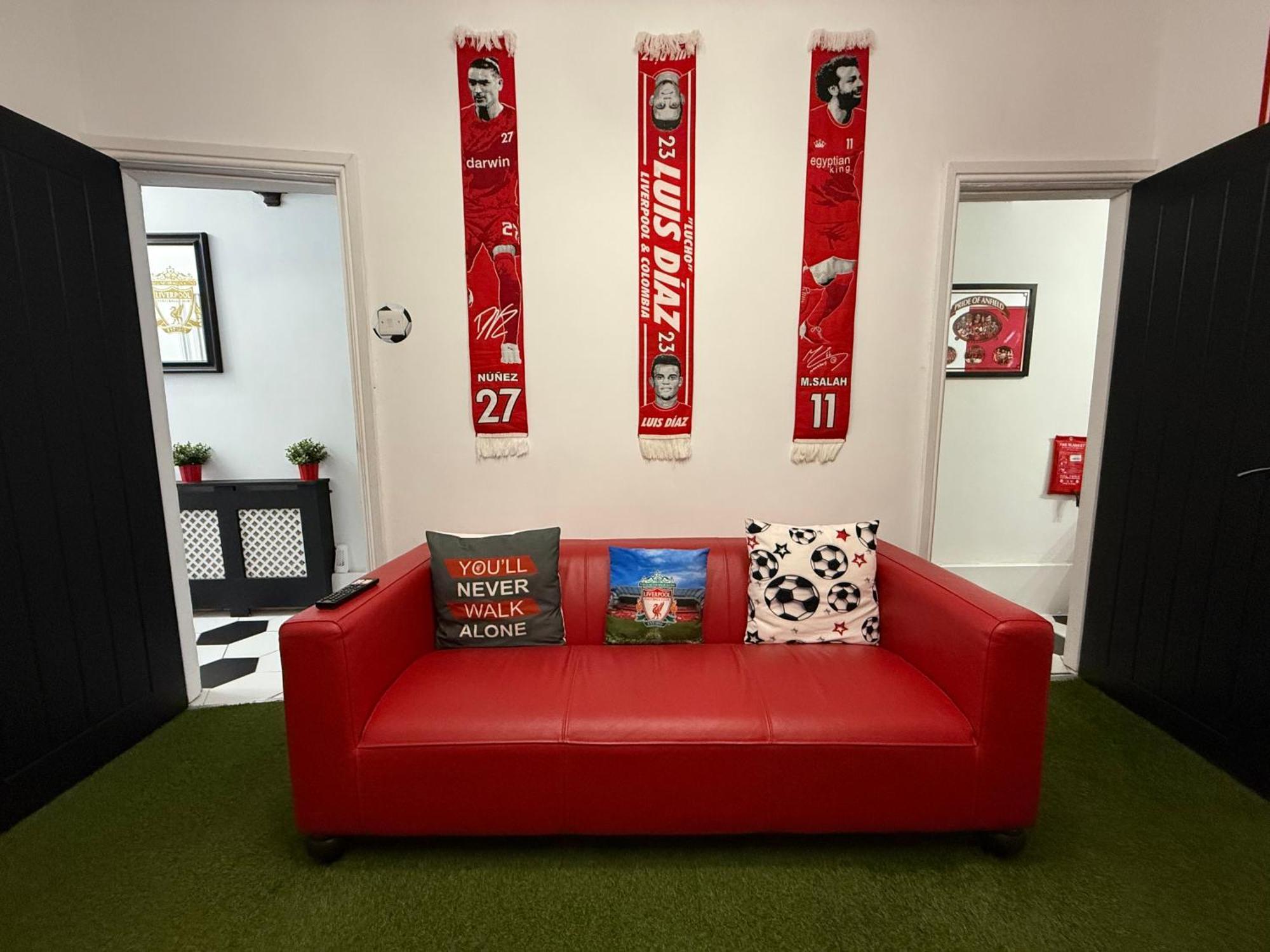 הוילה ליברפול Anfield Abode - Entire Lfc Themed House מראה חיצוני תמונה
